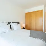 아파트 Snazzy Varandas Do Castelo One Bedroom Sleeps 2 Persons *