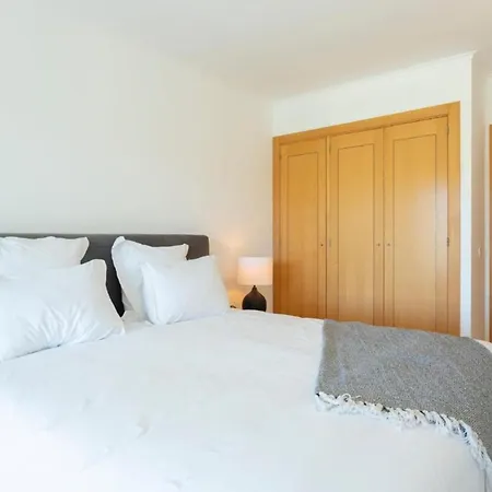 아파트 Snazzy Varandas Do Castelo One Bedroom Sleeps 2 Persons *